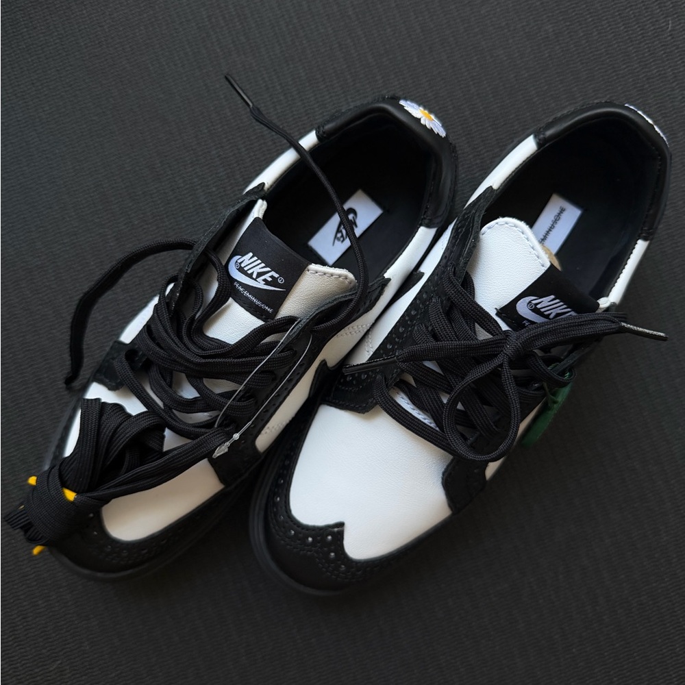 Nike x PEACEMINUSONE G-Dragon Kwondo 1
Black and White - Women Size 6.5